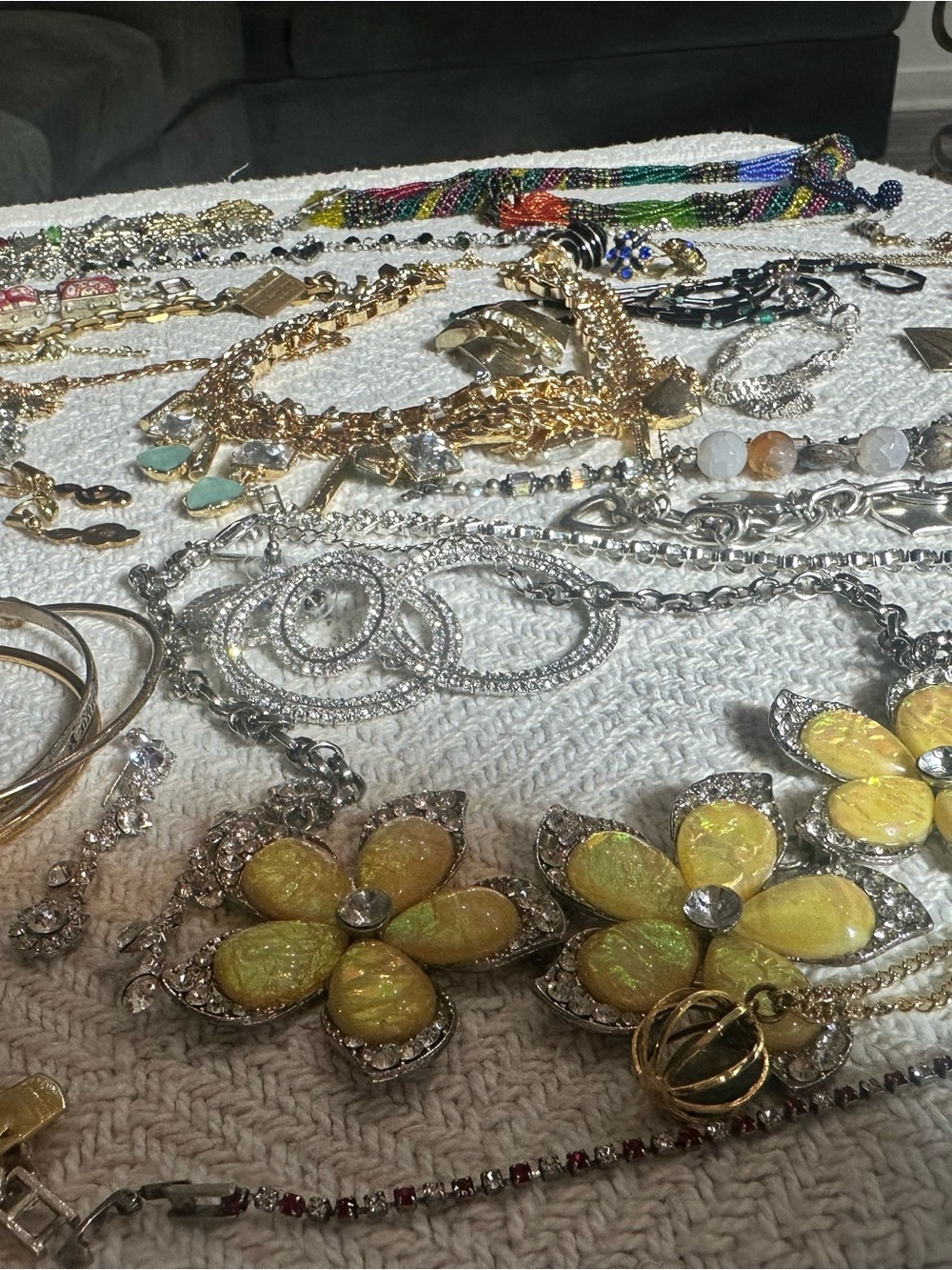 Beautiful 51 pieces vintage jewelry bundle